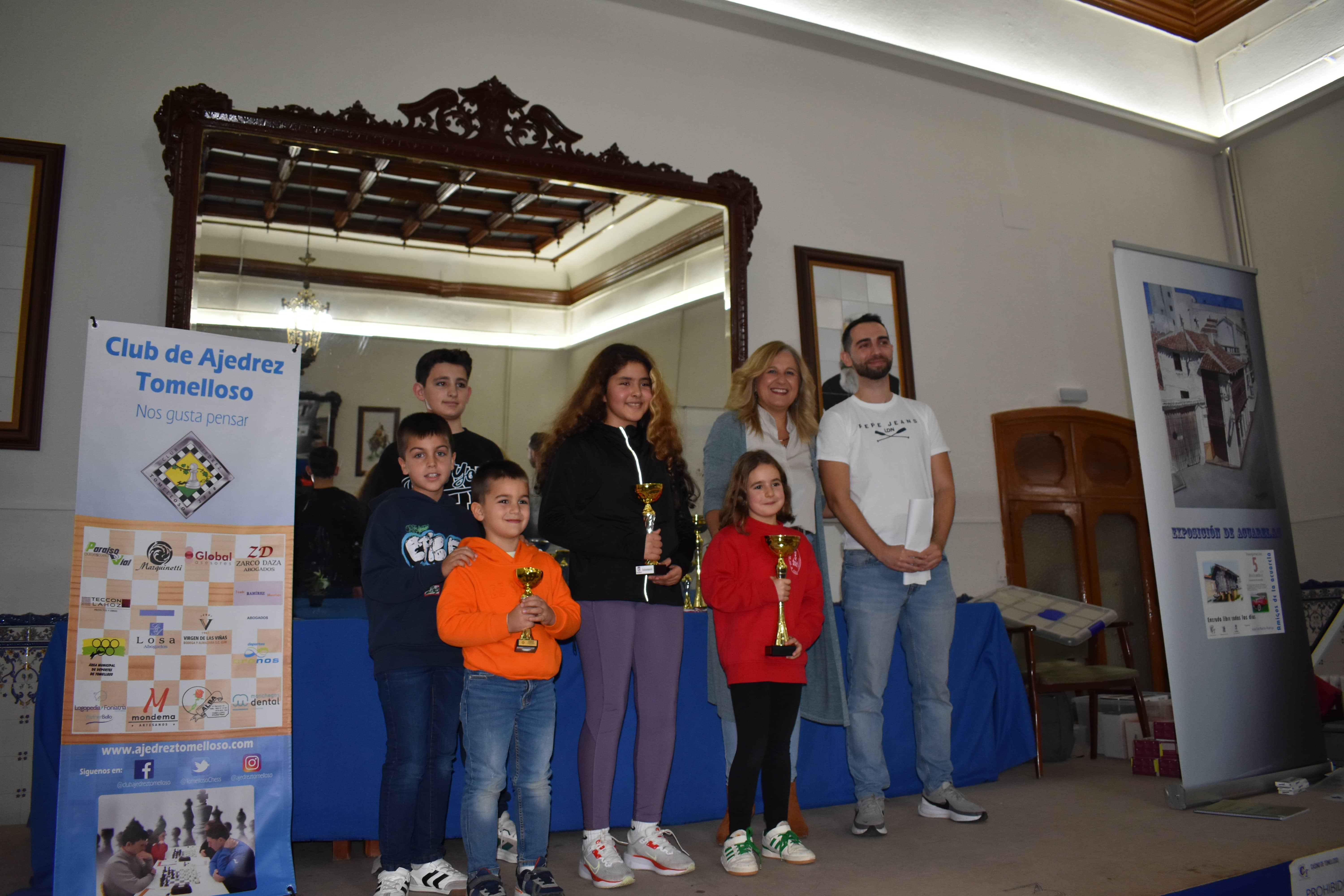 Virgen de las Viñas conquista su primer Interescolar en la XV edición del torneo de ajedrez 11 Podium femenino