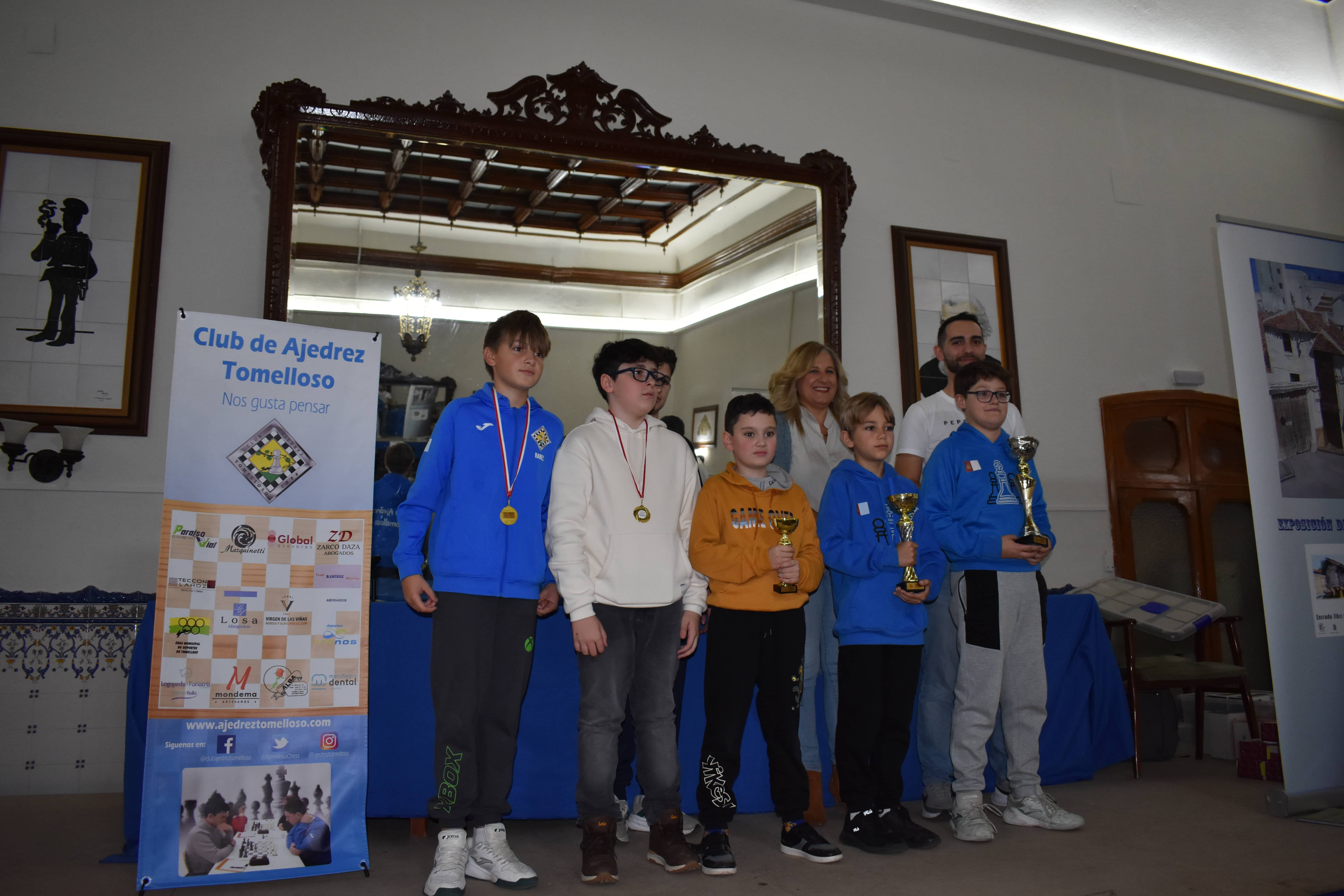 Virgen de las Viñas conquista su primer Interescolar en la XV edición del torneo de ajedrez 10 Podium campeones